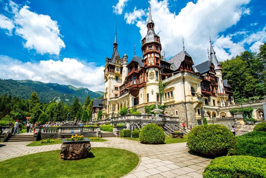 From Bucharest: Day Trip to Peles, Dracula's Castle, Brasov - Key moments I’d plan my day around
