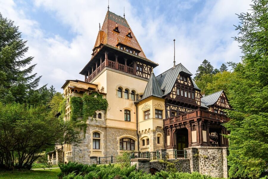 From Bucharest: Day Trip to Peles, Dracula's Castle, Brasov - From Bucharest to the Carpathians: your coach day in real terms