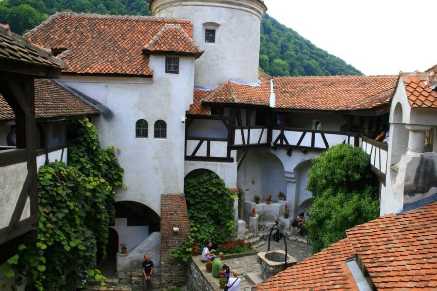 From Sibiu: Day Tour to Brasov and Dracula's Castle - The Lunch Window Near Bran, and Why You Should Plan for It