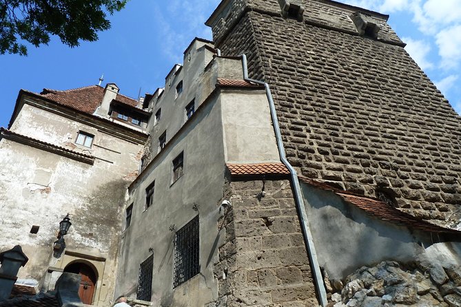 Guided visit in Spanish to the Castle of Dracula in Bran (native Spanish guide). - Entrance Tickets, Photos, and Separate Costs You Should Expect