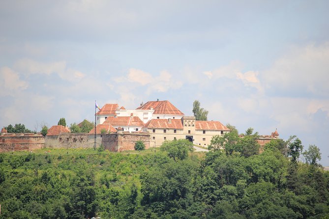Guided visit in Spanish to the medieval center of Brasov (native Spanish guide). - Walking the Fortifications: Panoramas Before the Main Sights