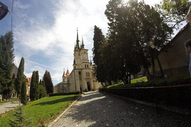 Guided visit in Spanish to the medieval center of Brasov (native Spanish guide). - Sforii Street: A Narrow Passage with Big Personality
