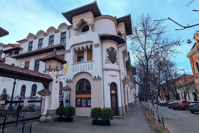 Half-Day Private Food and Wine Walking Tour Oradea Romania - Stop 2: Moskovits Miksa Palace for a quick Artnouveau palate cleanser