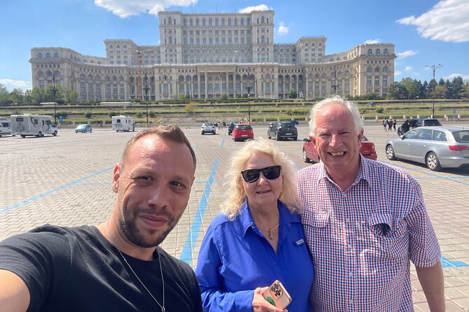 Highlights of Bucharest 4h private Tour - Triumph Arch and Piața Revoluției: monuments with teeth