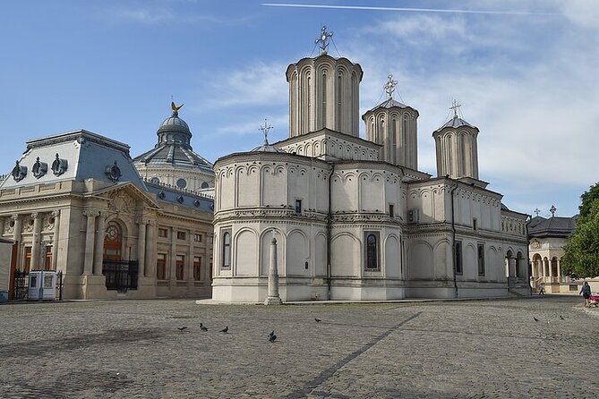 Highlights of Bucharest 4h private Tour - Cărți and courtyards: Cărturești Carusel, plus a quick Ateneul Roman stop
