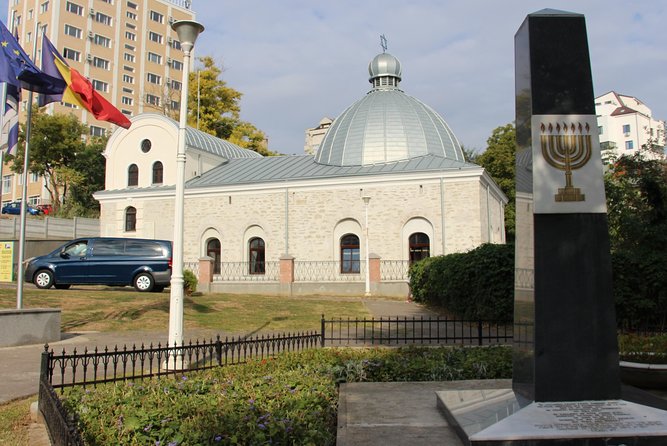 Iasi City Tour - Union Square to the Grand Synagogue, seeing Iași’s public memory