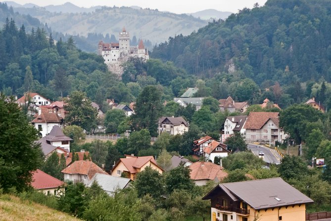 Libearty Bear Sanctuary and Dracula's Castle - Day Tour from Bucharest - Bran Castle and the Dracula factor, what you should expect