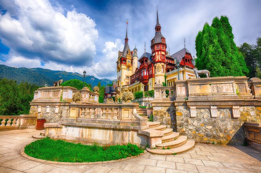 Minivan 8: Peles & Dracula's Castle and Brasov Full-Day Trip - Key things to love about this Peleș, Bran, and Brașov day trip