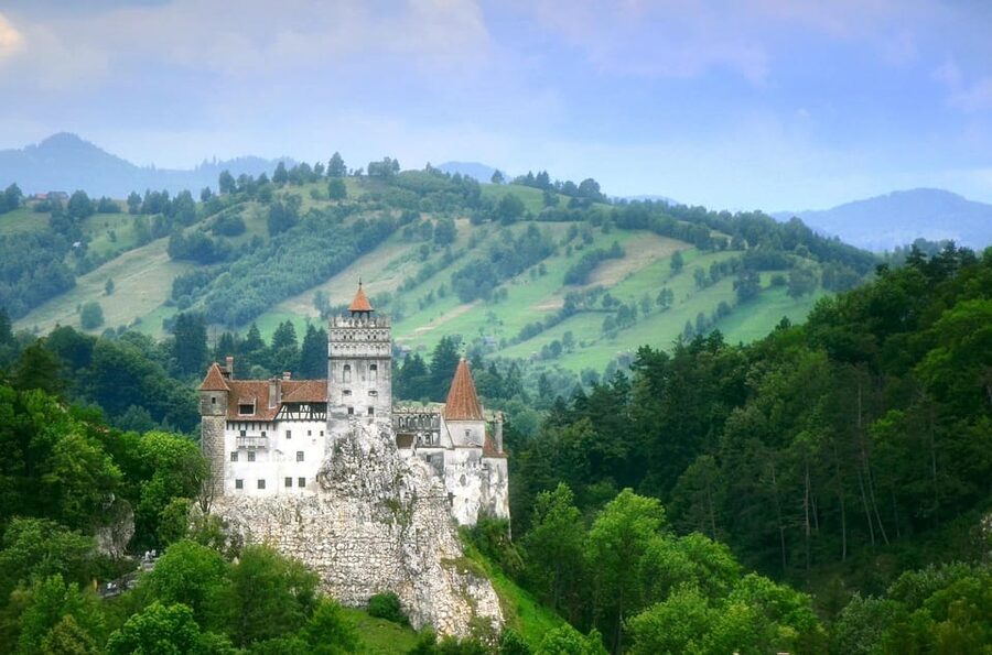 Minivan 8: Peles & Dracula's Castle and Brasov Full-Day Trip - Brașov walking tour: old town streets and the Black Church
