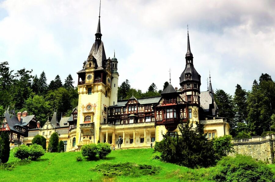 Minivan 8 Places : Dracula Castle, Peles, & Brasov Day Tour - Key things to know before you go
