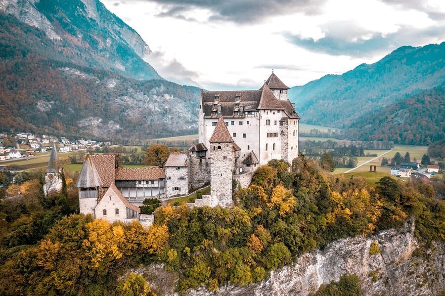 Minivan 8 Places : Dracula Castle, Peles, & Brasov Day Tour - A Private 8-Seat Day Trip From Bucharest, Built for Comfort