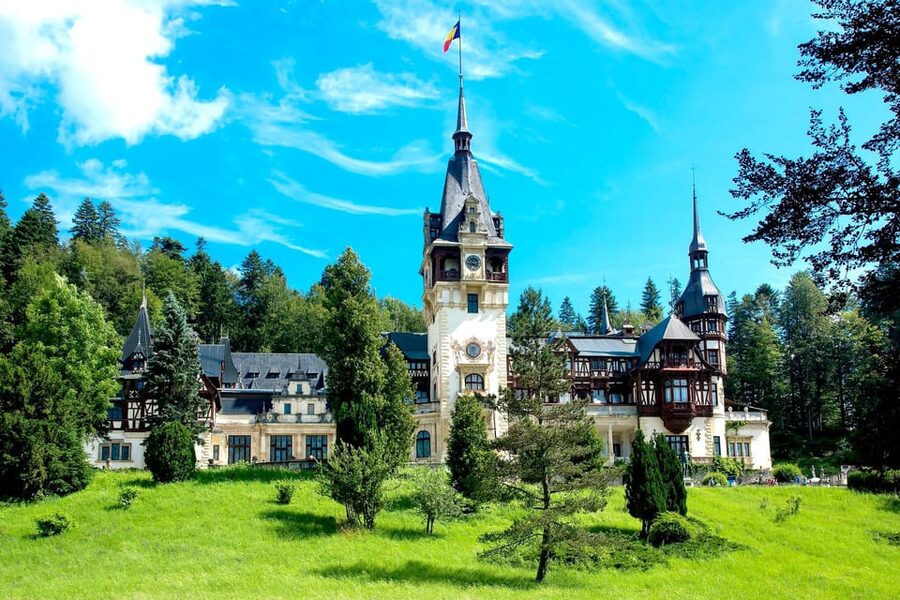 Minivan 8 Places : Dracula Castle, Peles, & Brasov Day Tour - Private 8-seat minivan, pickup points, and how the schedule plays