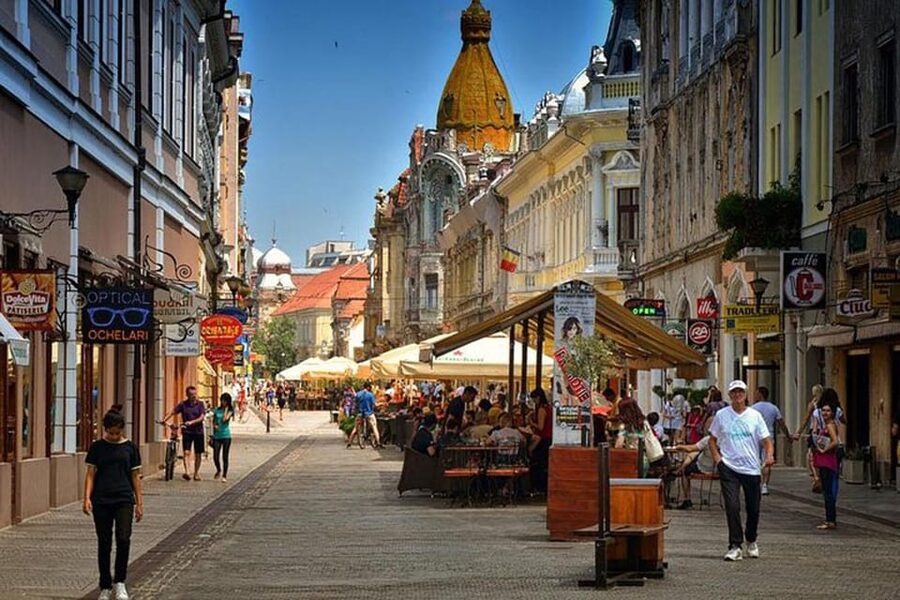 Oradea city tour - Black Eagle Palace (visit time): spotting another face of the city