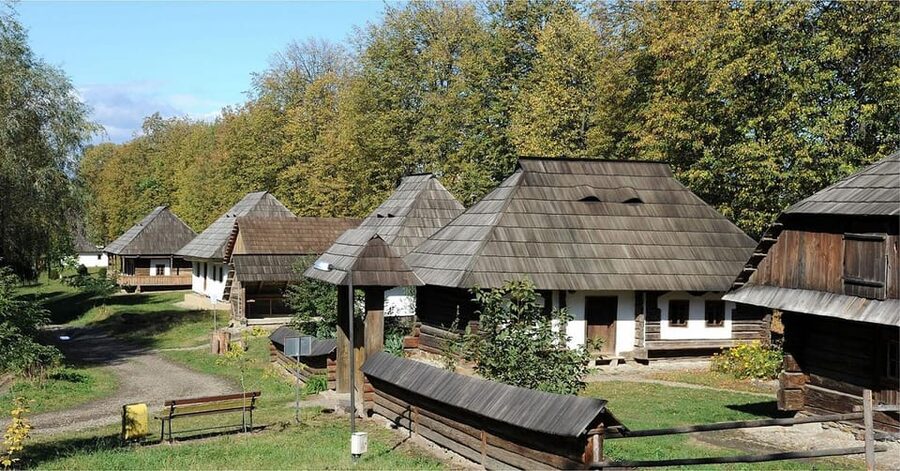 Palace of the Parliament, Village Museum & Ceaușescu Mansion - What your guide does, and why it matters more than you think