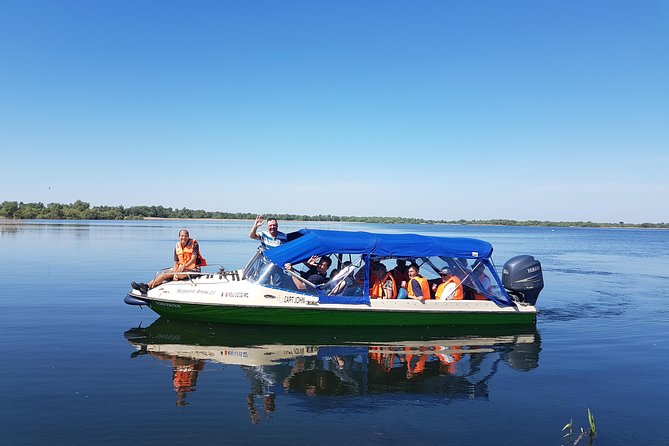 PRIVATE 4-5h speedboat tour to the village Mila23 - What is included versus what to plan for