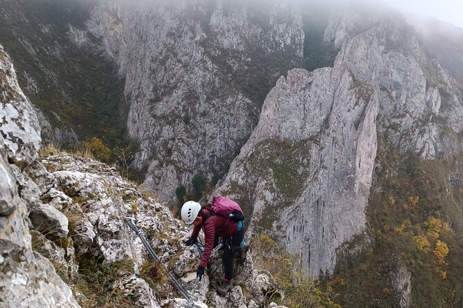 Private Hiking OR Climbing Experience in beaufitul gorges - Step 3: A quick stop at a small fortified cave