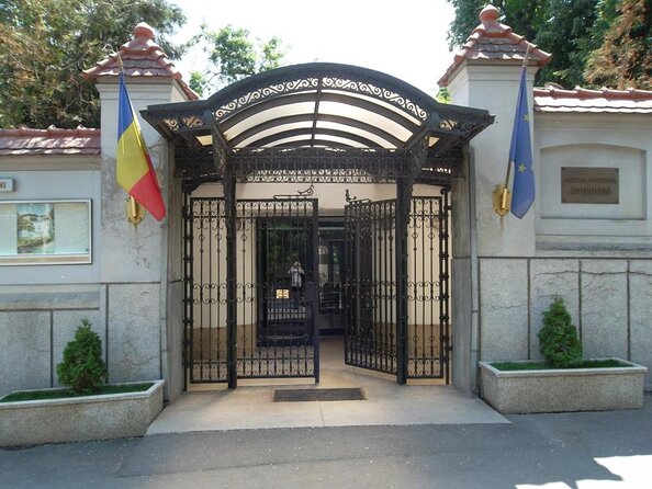 Private: RedPatrol Bucharest Contrasts Tour in a Vintage Car - Key highlights to watch for