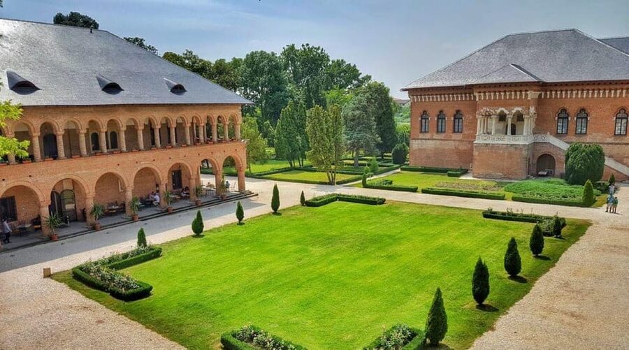 Private Tour from Bucharest to Dracula's tomb and Mogosoaia - English guides who make the myths make sense