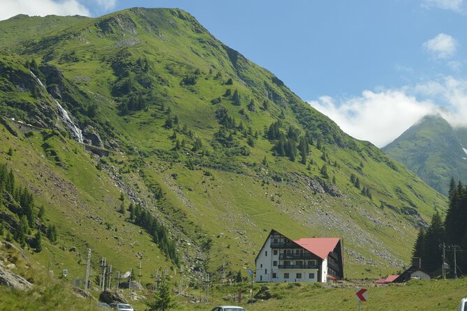 Private Transfagarasan Road Scenic Tour from Bucharest - What the guide actually adds on this kind of road trip