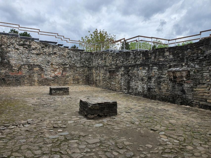 Real Dracula Princely Court and Real Dracula's Fortress - Târgoviște breaks and photo time to reset