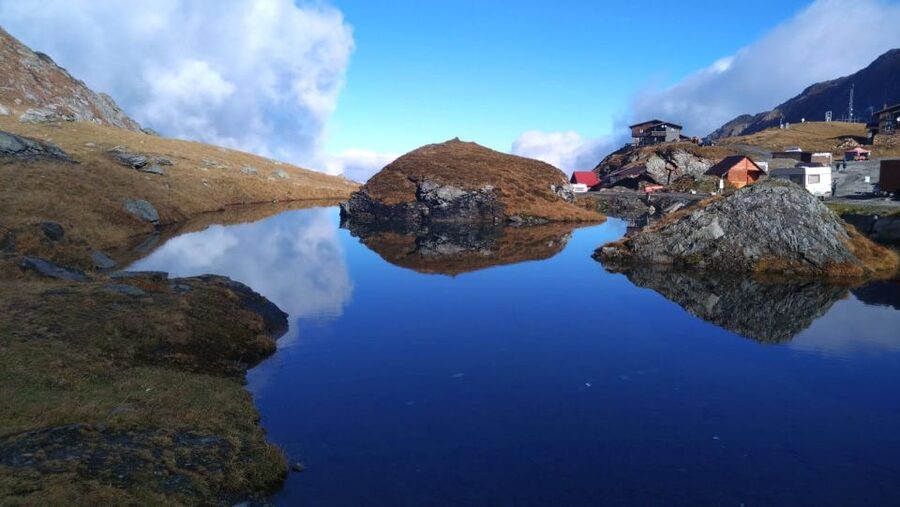 SB05 - Carpathian Heights: Hiking to Bâlea Cascada & Lake - Guides and group size: why this tour feels manageable