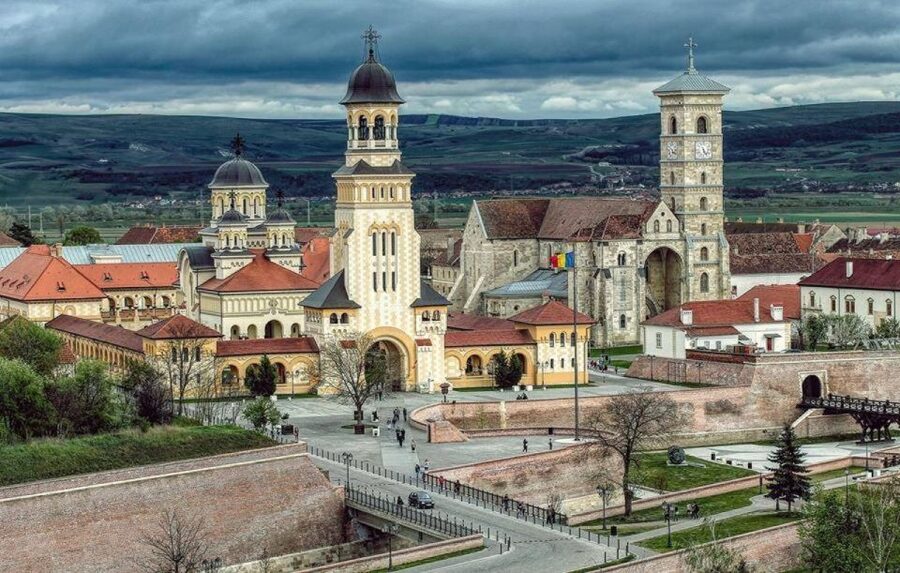 Sibiu: Alba Iulia and Corvin Castle Guided Tour - Corvin Castle and Alba Iulia, a smart history pairing