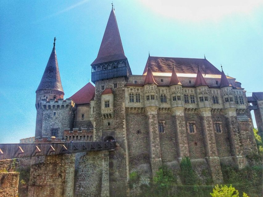 Sibiu: Alba Iulia and Corvin Castle Guided Tour - Where you meet in Sibiu and what the morning drive feels like