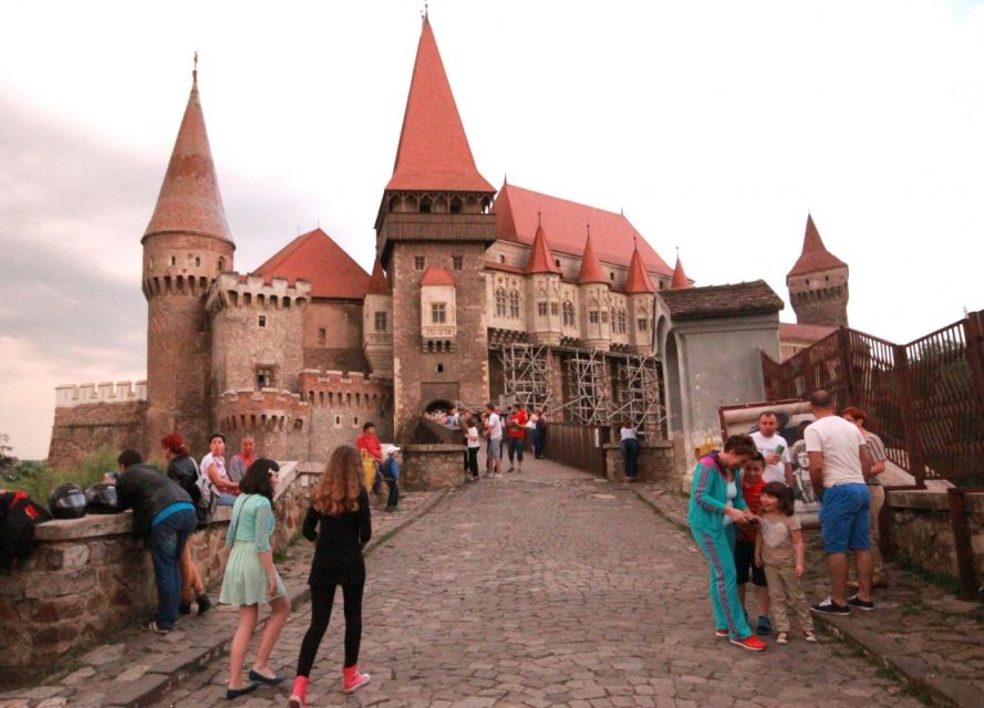 Sibiu: Alba Iulia and Corvin Castle Guided Tour - Corvin’s Castle in Hunedoara: Gothic lines and the Tower of the Captives