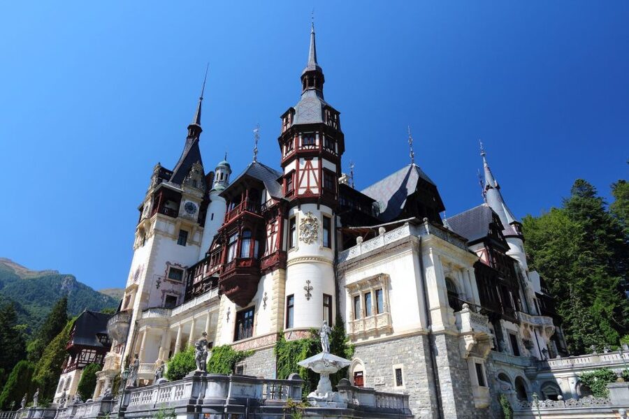 Sinaia: Peleș Castle Tour with An Expert Guide - Peleș Castle in Sinaia: the setting King Carol I picked