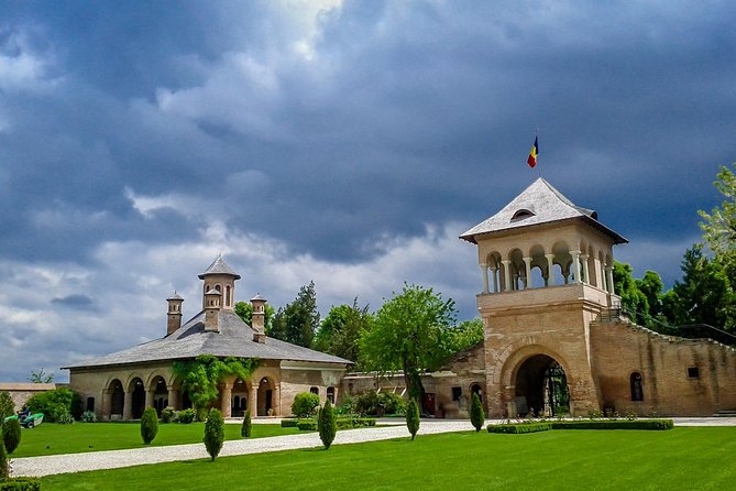 Small Group Tour to Mogosoaia Palace and Snagov Monastery - Ride comfort, WiFi, and why the van pace helps