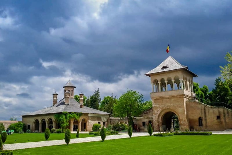 Small Group Tour to Mogosoaia Palace & Snagov Monastery - First stop: Snagov Monastery on a lake island