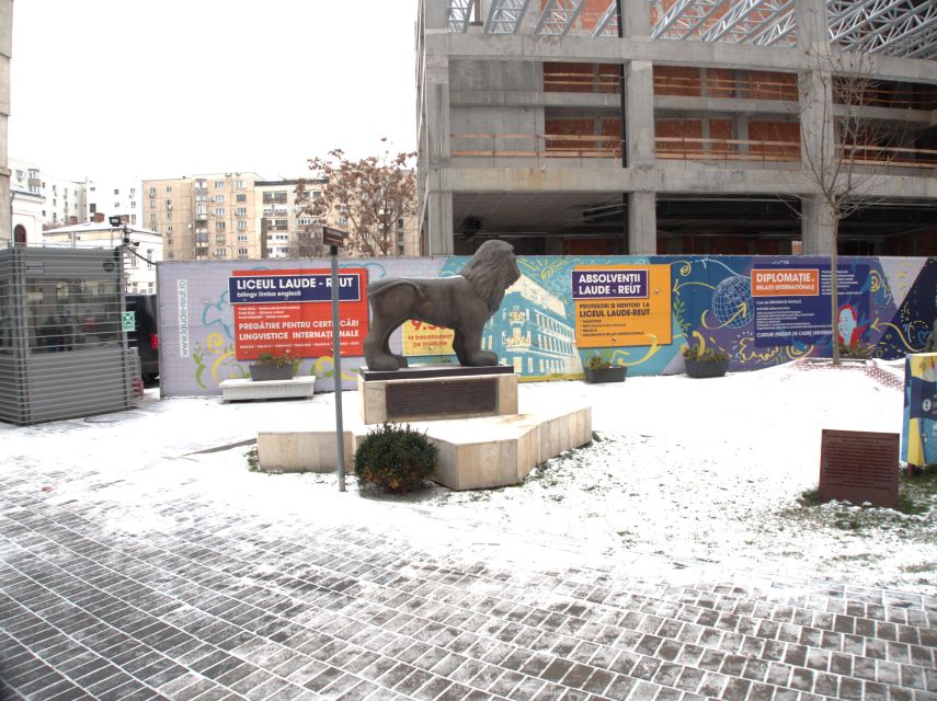 The Jewish heritage of Bucharest - half day walking tour - The former Jewish quarter: narrow streets next to Communist apartment blocks