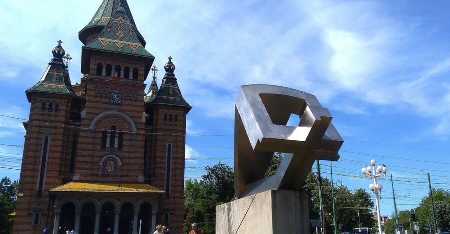 Timisoara: Grand Communism Tour - Meeting at the Orthodox Cathedral, then getting oriented fast