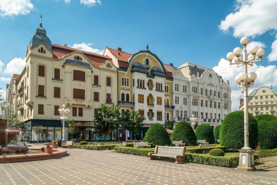 Timișoara Highlights - Walking Tour - Victory Square and the 1989 revolution story
