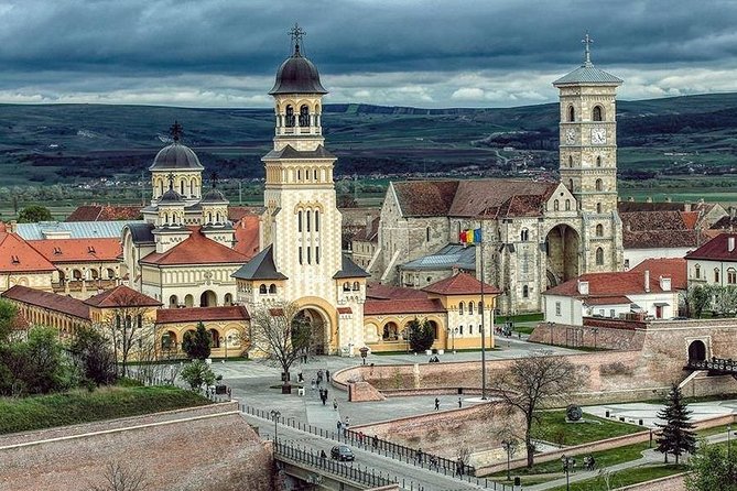 Tour to Corvin Castle in Hunedoara & Alba Iulia - Corvin Castle in Hunedoara: the medieval showpiece with a guided brain