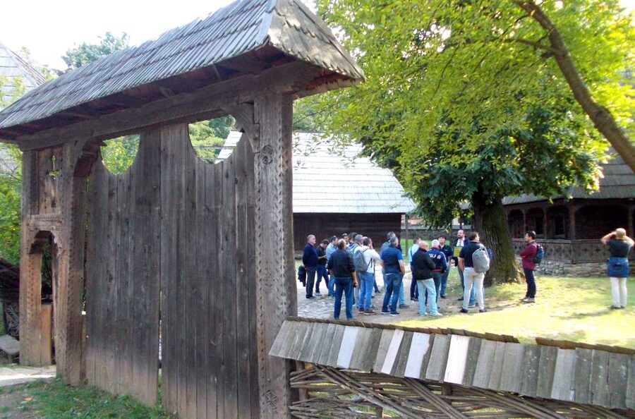 Traditions in Bucharest: Village Museum and Wine Tasting - Art and Craft Victoriei, handmade souvenirs with real regional roots