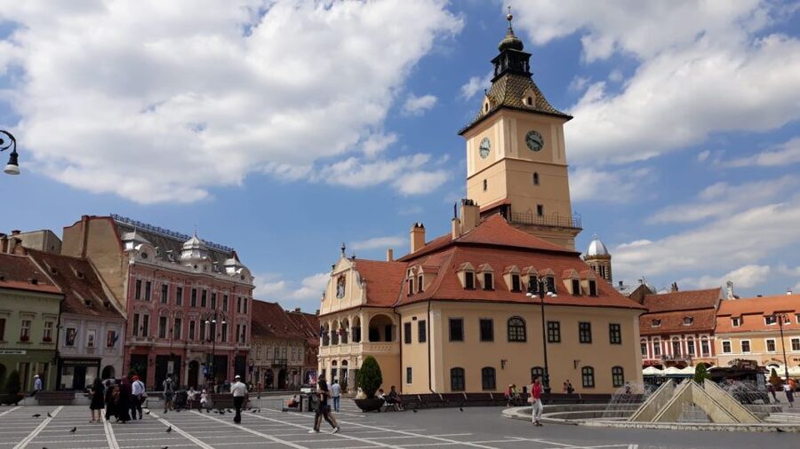 Transylvania Tour: Dracula's Castle, Peles Palace & Brasov - The guide makes the day: English commentary and small-group energy