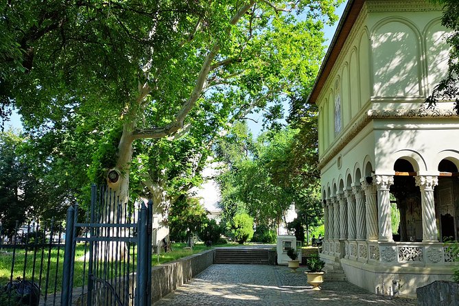 Unhealthy Food Tour of Bucharest – 4 hours - University Square and Cismigiu Park, Sightseeing on the Way Back