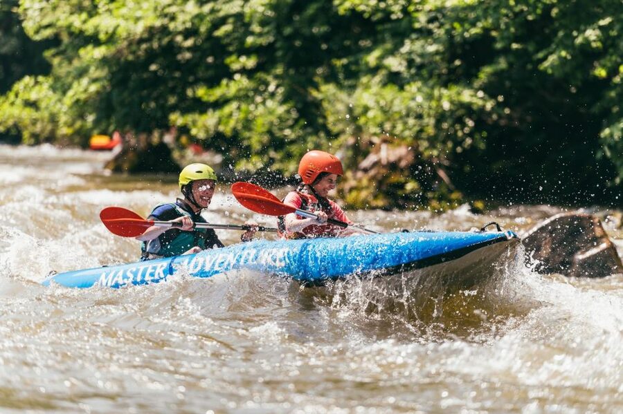 Vadu Crisului: Rafting or Kayaking trip on Crisul Repede - The 3-hour flow, from Baza briefing to Șuncuiuș paddling